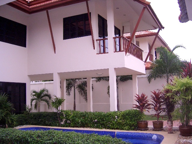 3 bedrooms house for rent in pratamnak hill  